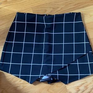 BLUE BLUSH Black Skort